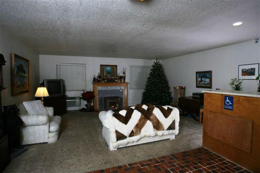 Christmas Tree Hotel Mi-Wuk Village